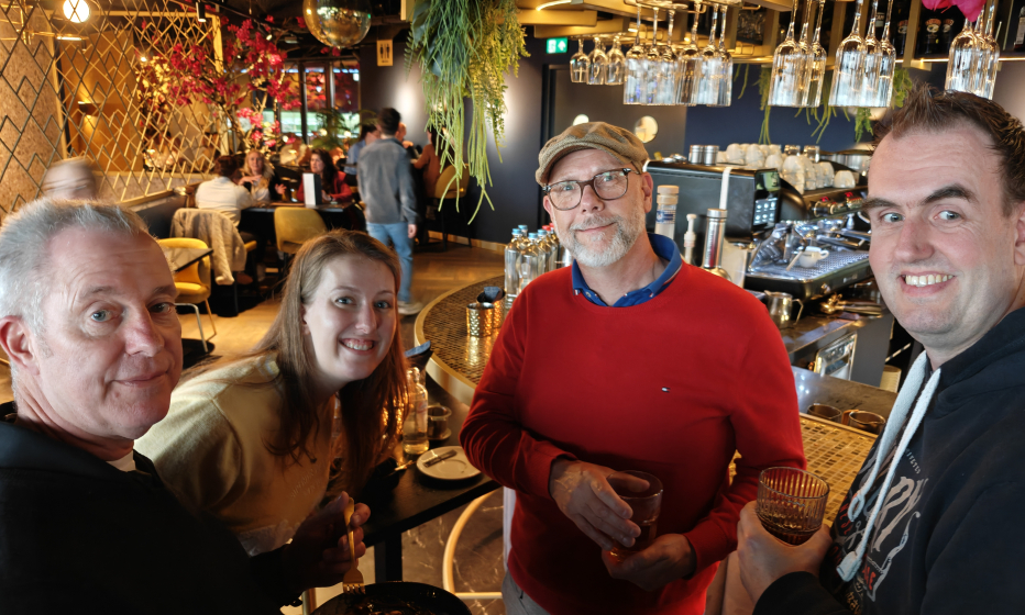 Experts in café