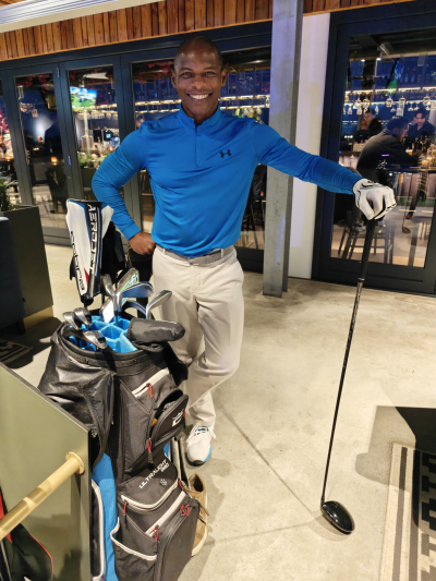 Expert in golf outfit