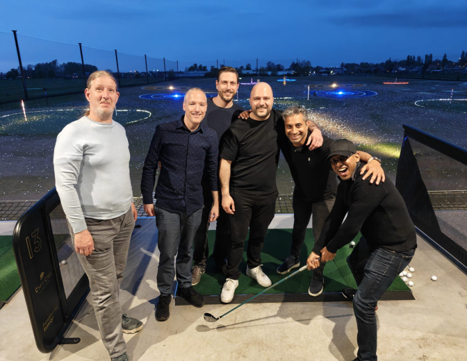Experts op de golfbaan