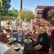 Samen eten op het terras