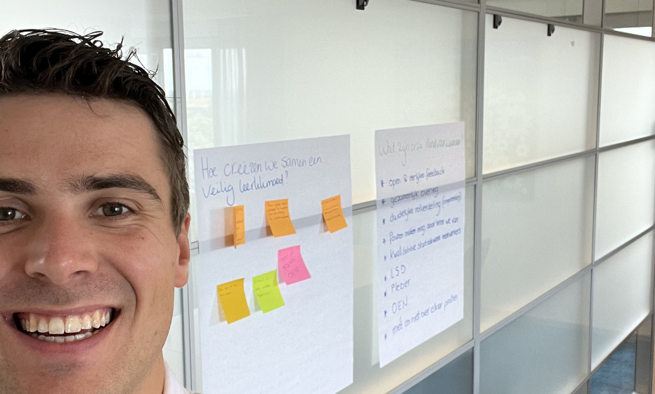 Tom Theloesen L&D Boost Program expert bij L&D Talents op kantoor