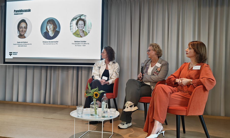 presentatie gegeven door drie vrouwen