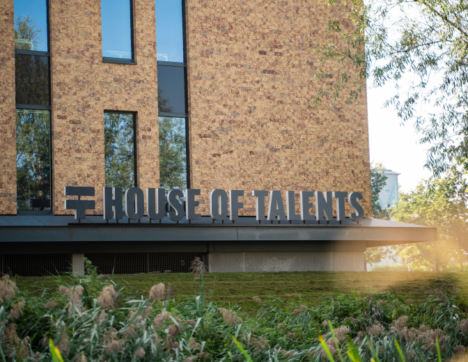 House of Talents pand met logo
